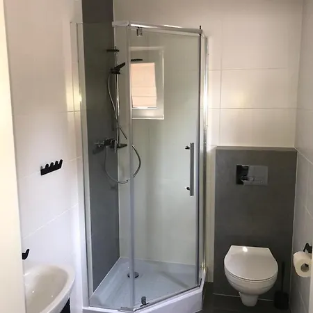 Morena ホームステイ ヤロスワビエツ