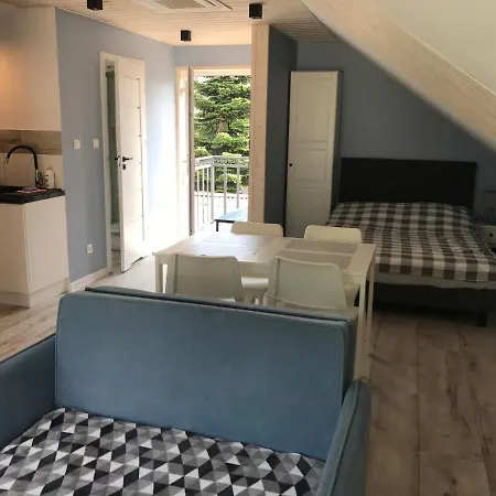 Morena ホームステイ ヤロスワビエツ