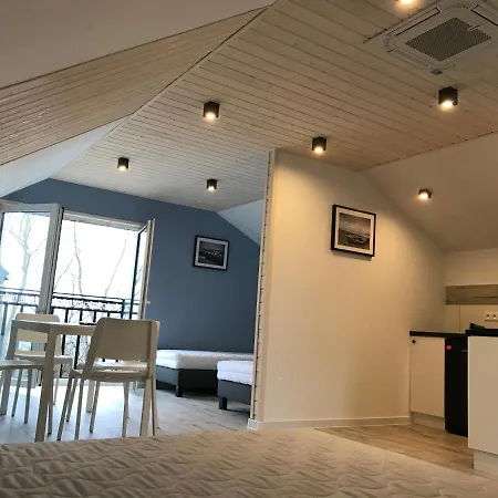 Morena ホームステイ ヤロスワビエツ