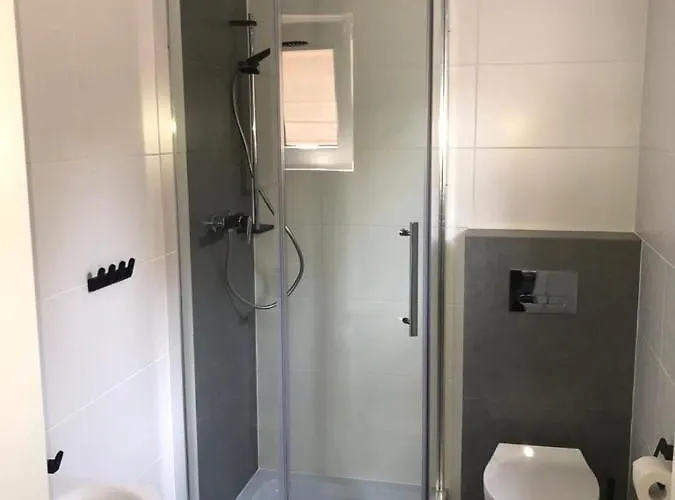 Morena ホームステイ ヤロスワビエツ