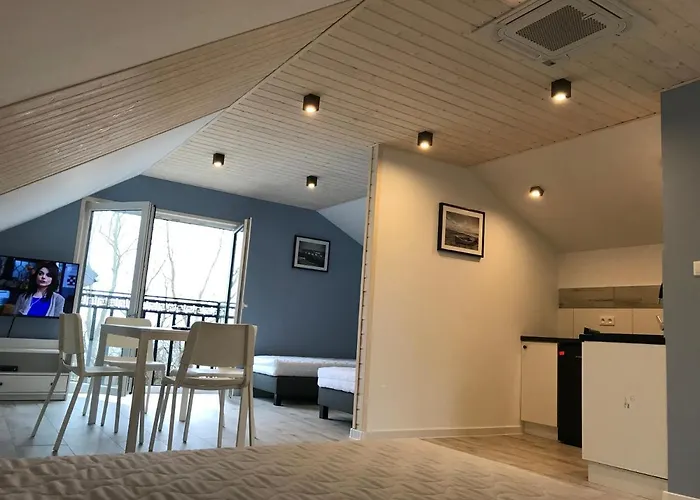 Morena ホームステイ ヤロスワビエツ